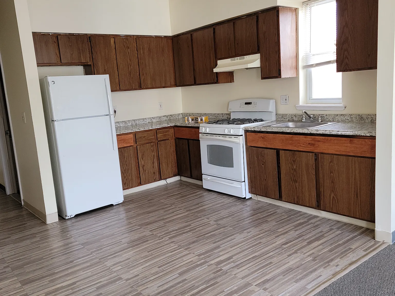 3 bed, 1475 sqft, $1,700 — Photo 2