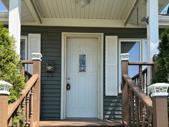 28 Clairmont St, Joliet, IL 60433