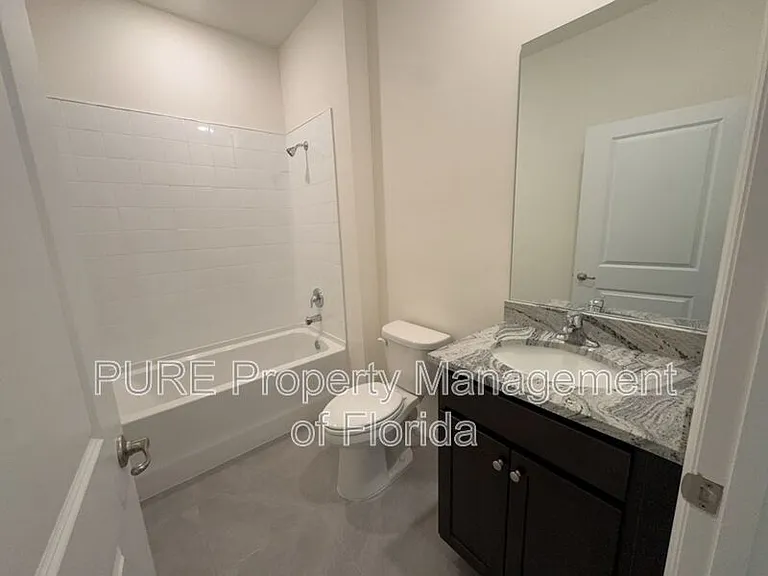 4122 NW 48th Terrace Rd — Photo 50