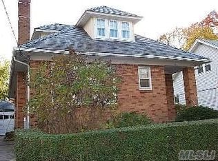 20 Zinnia Ave, Floral Park, NY 11001