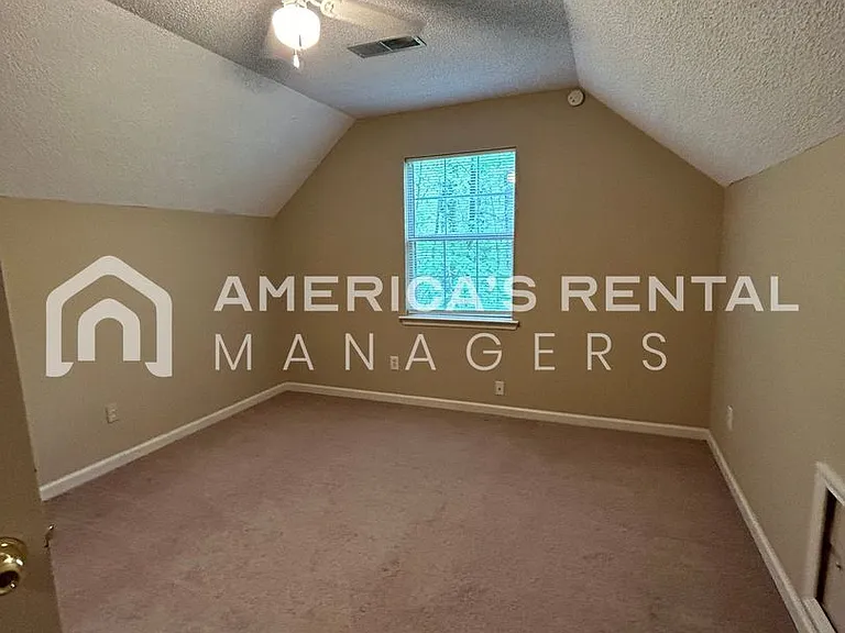 211 Winterberry Ln — Photo 24