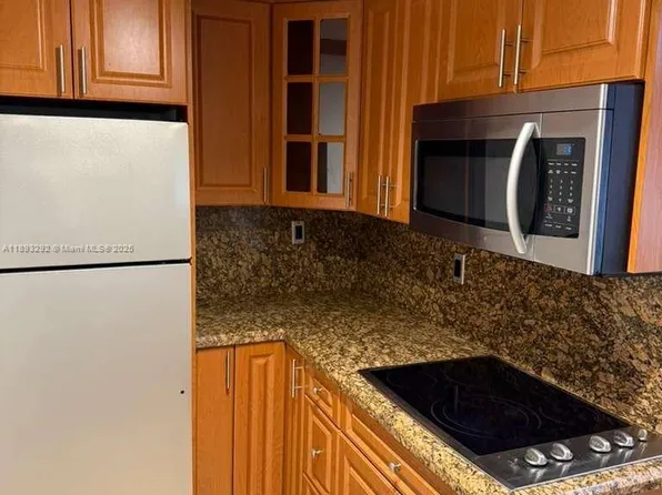 7000 NW 186th St APT 4-129A, Hialeah, FL 33015