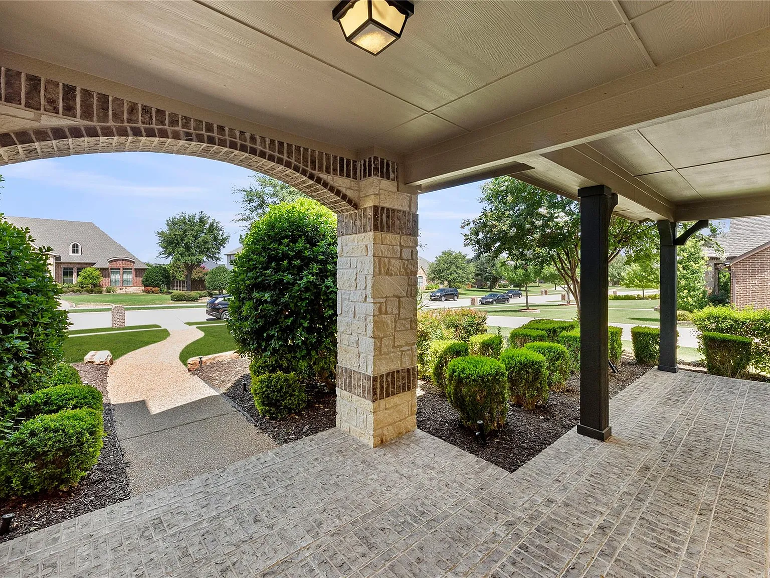 6 bed, 4651 sqft, $4,450 — Photo 2