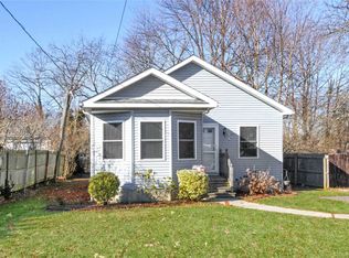 2056 Seamans Neck Rd, Seaford, NY 11783
