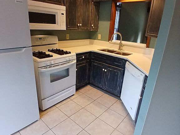 3rd image of 1002 Nevin Dr NW