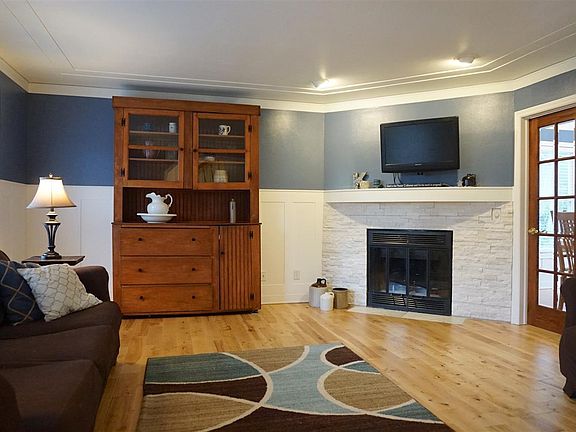 Living Room with Gas Fireplace