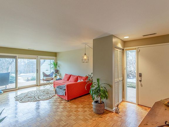 Entryway/Living Room