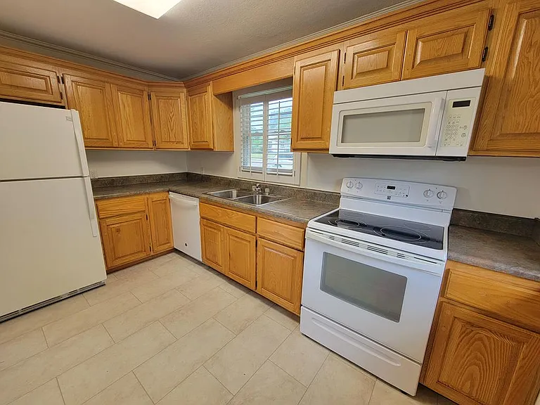 176 Riverside Dr — Photo 9