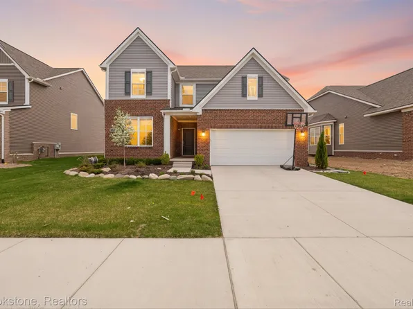 2344 Provencal Dr, Commerce Township, MI 48382