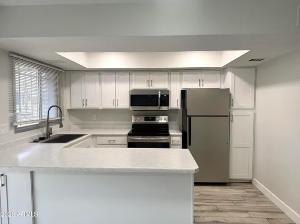 6678 N 43RD Avenue, Glendale, AZ 85301