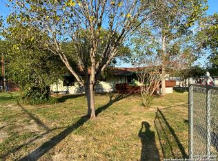 4239 Waterwood Pass Dr, Elmendorf, TX 78112