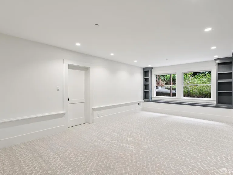 2741 Union St — Photo 43