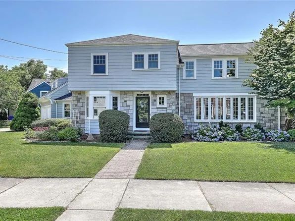 129 Fosdyke St, Providence, RI 02906