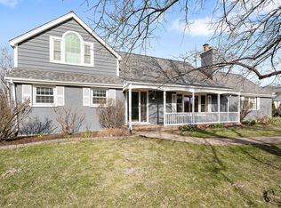 4 Chatham Ln, Oak Brook, IL 60523