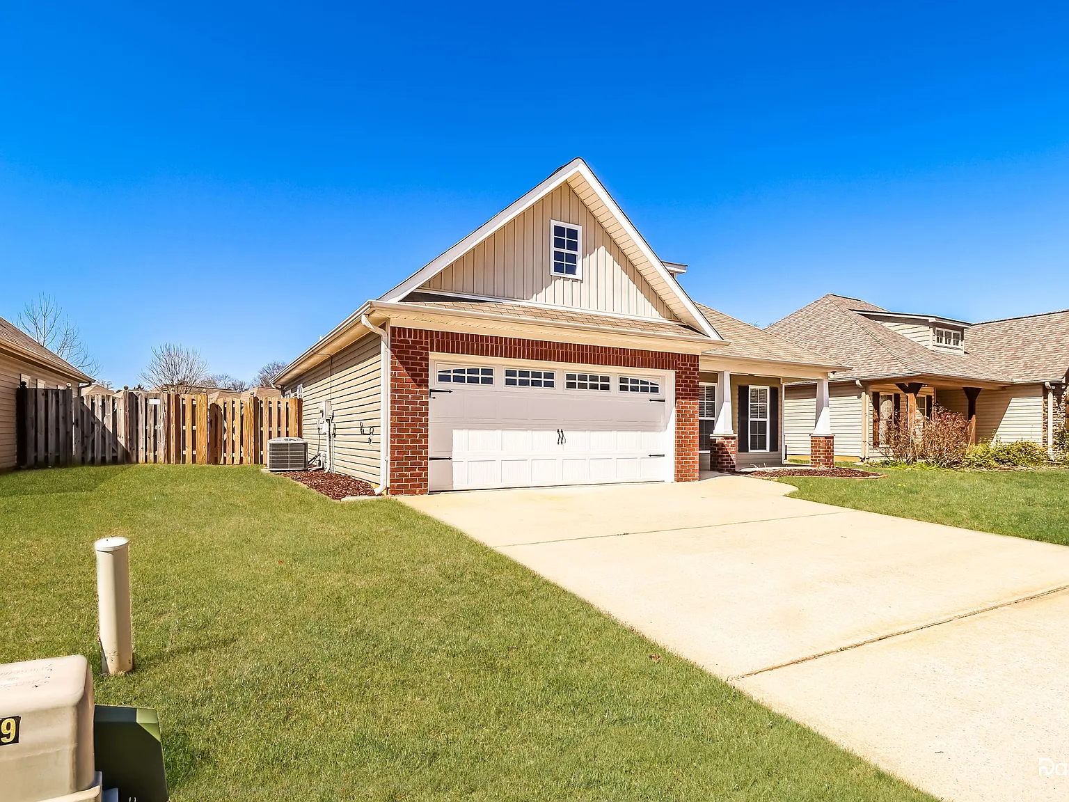 3 bed, 2.0 bath, 1226 sqft, $1,730 — Photo 2