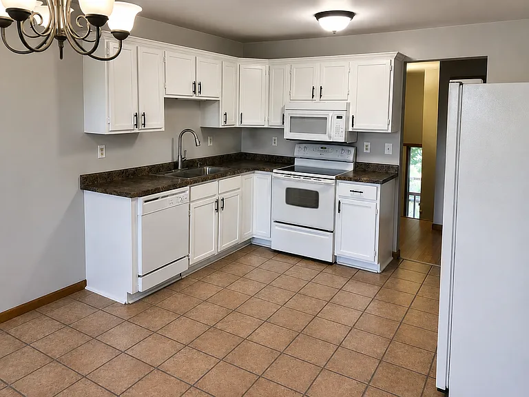 3320-22 Rosewood Dr — Photo 7