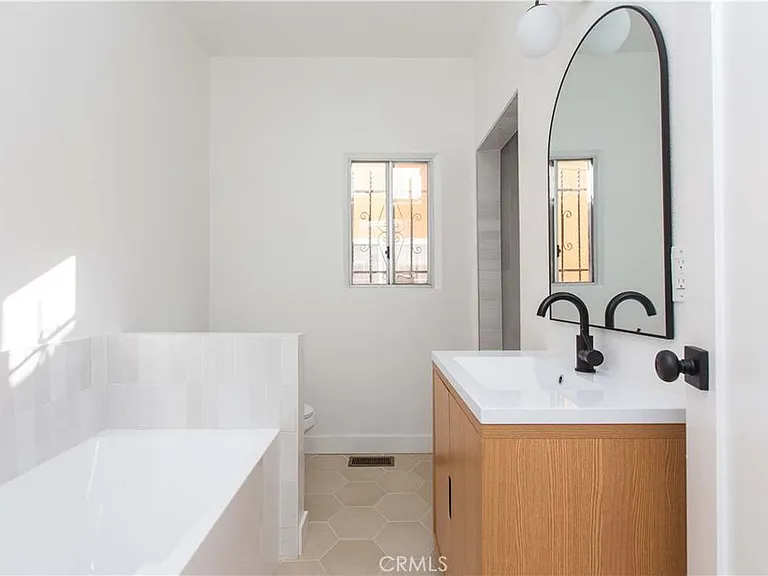 1828 S Sycamore Ave — Photo 7