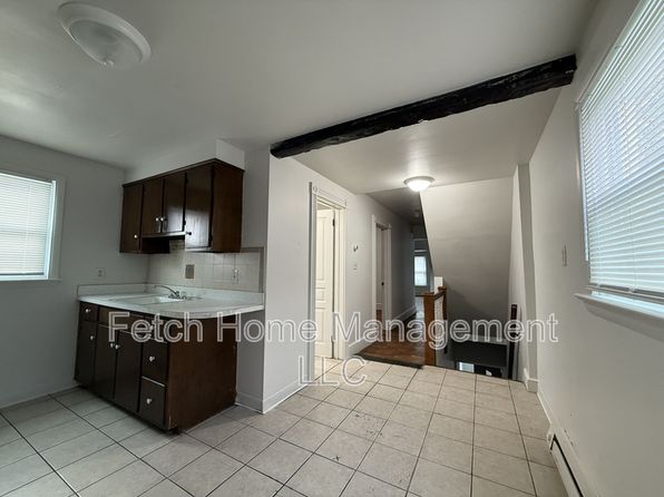 738 E King St #4