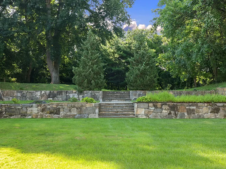 261 Fox Meadow Rd — Photo 11