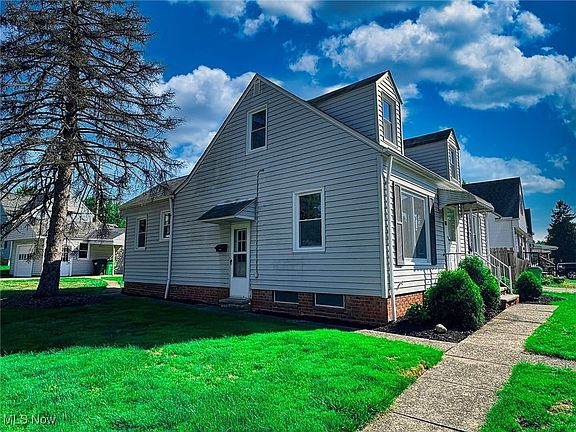 3rd image of 310 Grand Blvd