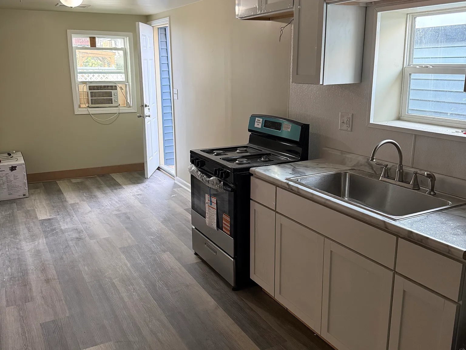 2 bed, 1000 sqft, $2,000 — Photo 3