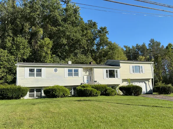70 Chestnut St, Johnstown, NY 12095