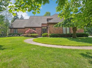 4541 Rivers Edge Dr, Troy, MI 48098