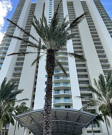 3rd image of 3000 Oasis Grand Blvd APT 1005