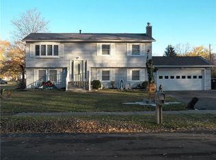 44 Avacado Ln, Rochester, NY 14606