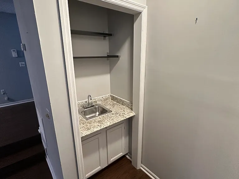 1307 Wood Hill Pl — Photo 5