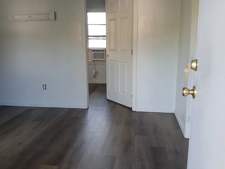 708 SE 13th St — Photo 9