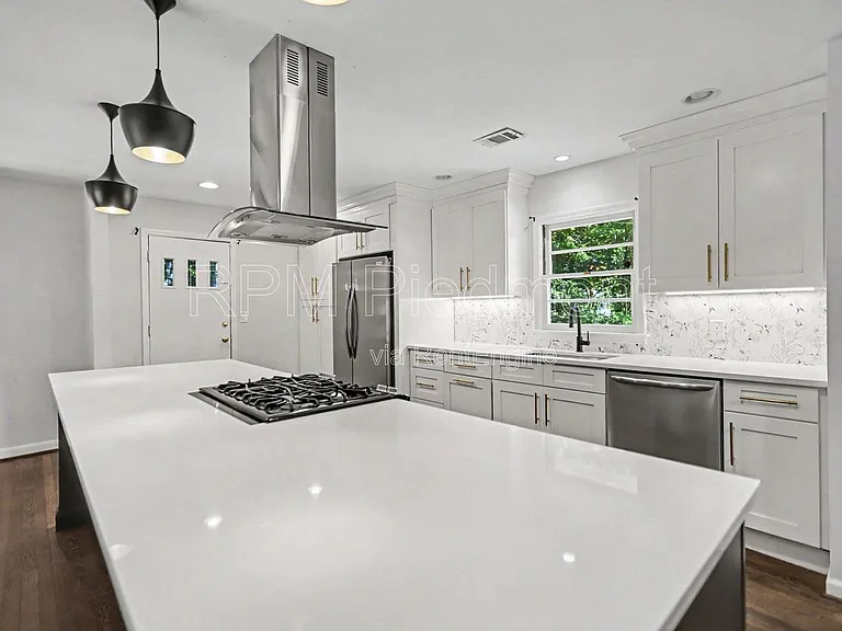 1903 Winthrop Dr SE — Photo 10