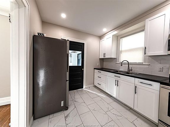 5th image of 1111 Elsmere Ave