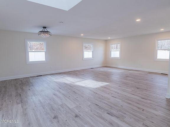 3rd image of 42 Livingston Lane