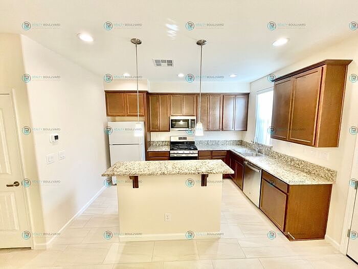 1st image of 925 W End St