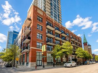 210 S Desplaines St APT 2203, Chicago, IL 60661