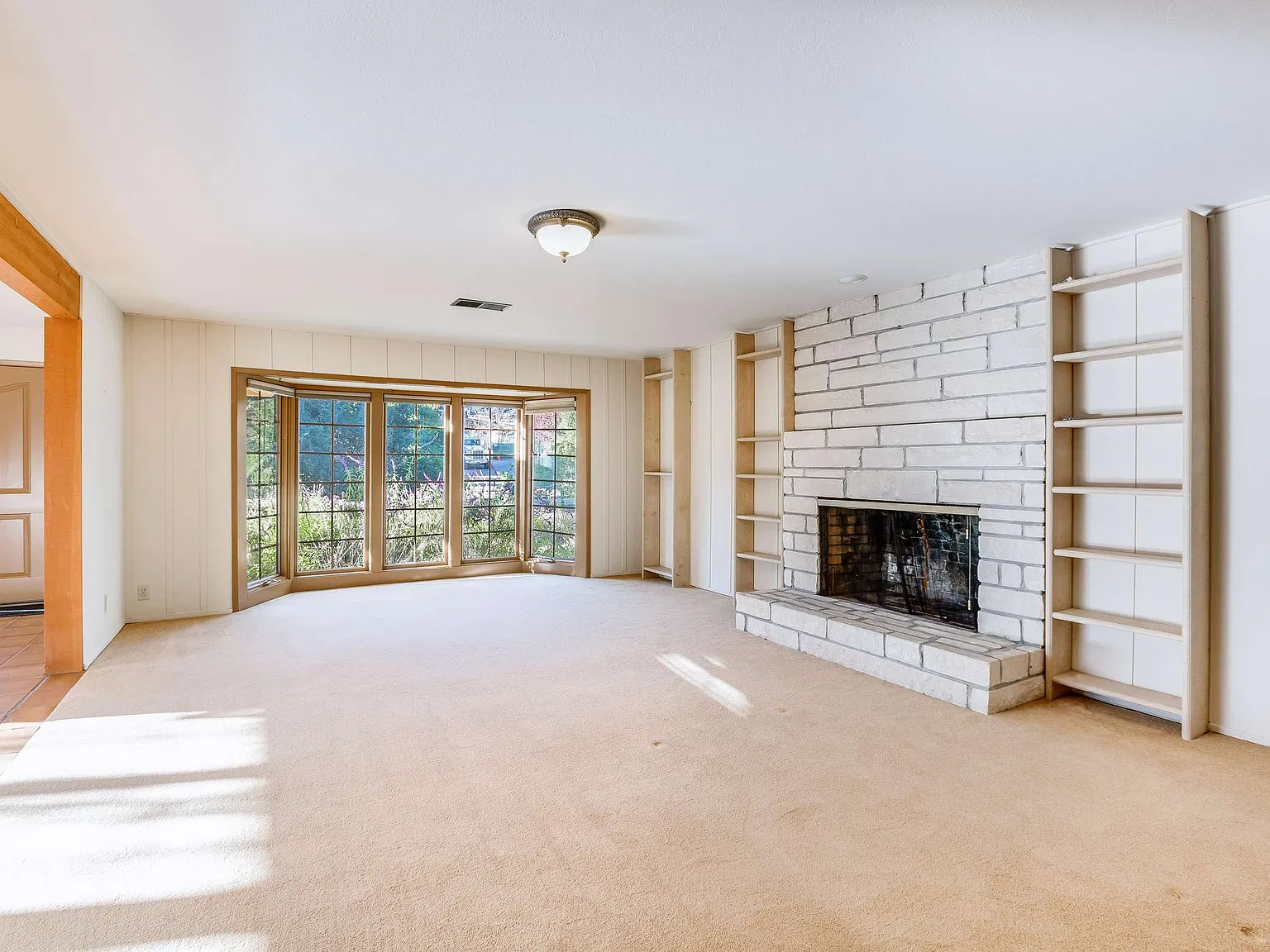 3 bed, 3209 sqft, $8,975 — Photo 3