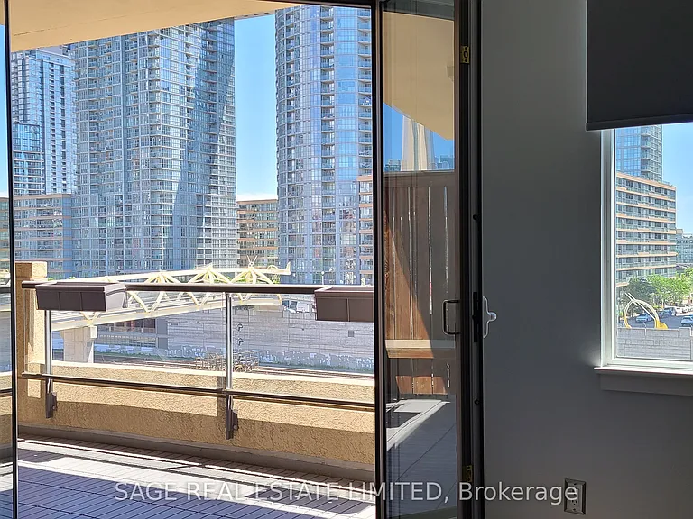 550 Front St W #438 — Photo 9