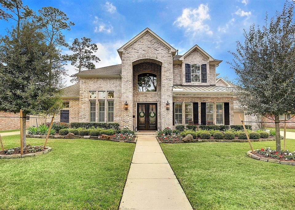 Within the highly sought after Frostwood subdivision, sits your dream home at 12311 Cobblestone Drive. The home is less than five years old, and has had additional upgrades in 2019 (pointed out in the following photos). Located on a lovely cul-de-sac