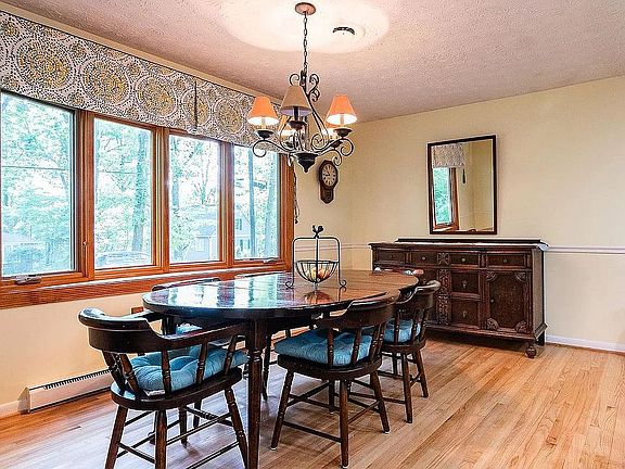 5th image of 414 Ben Oaks Dr E