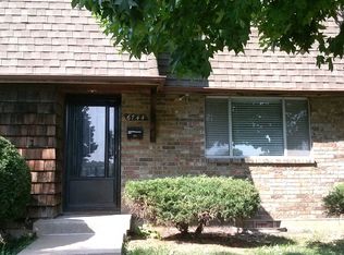6752 W 74th St, Overland Park, KS 66204