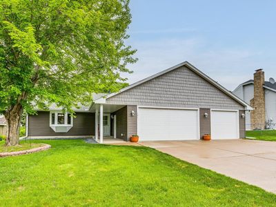 121 Yorkton Rdg, Little Canada, MN, 55117