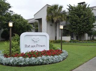 7072 N Holiday Dr, Galveston, TX 77550