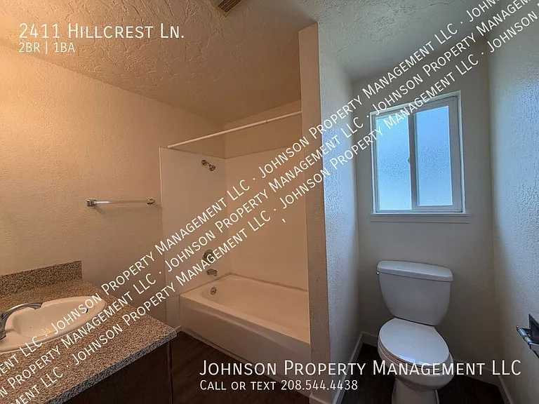 2411 Hillcrest Ln — Photo 10