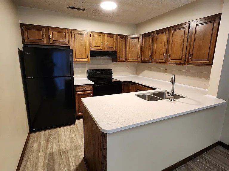 1023 E Redwood Rd — Photo 8