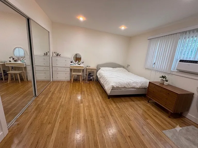 729 Broad Ave #5 — Photo 9