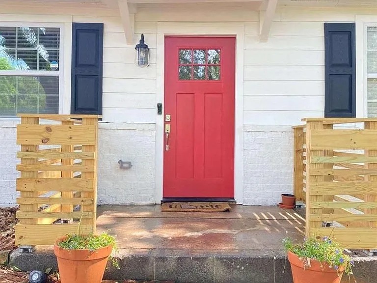 1127 Dobbs Dr SE — Photo 3