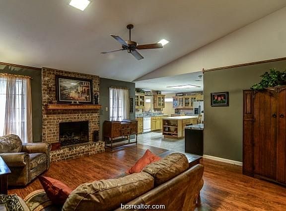 3rd image of 3017 Adrienne Dr