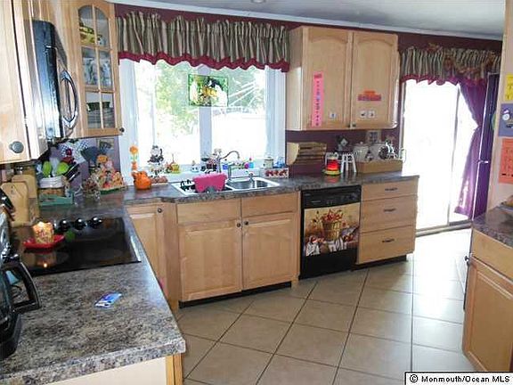 3rd image of 552 Barnegat Blvd