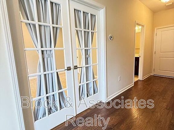5th image of 537 Austin View Blvd